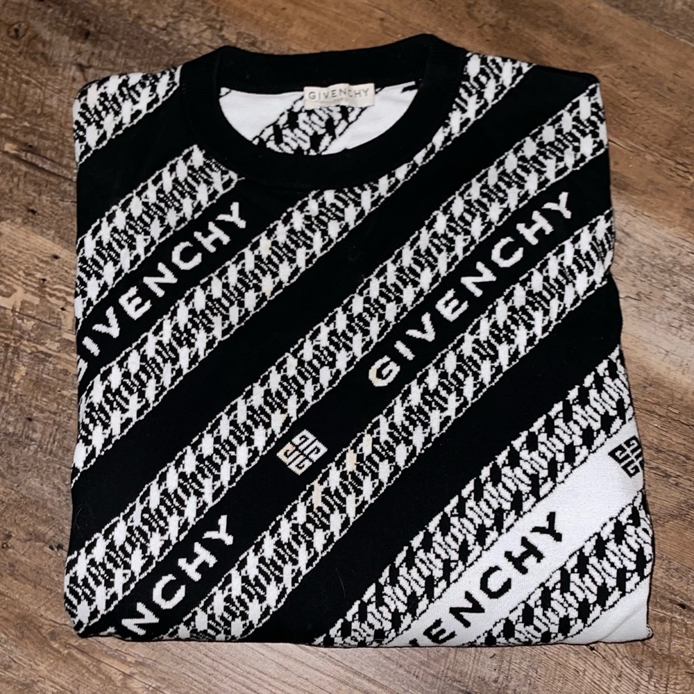 Givenchy Graphic Chain Logo  Sweater